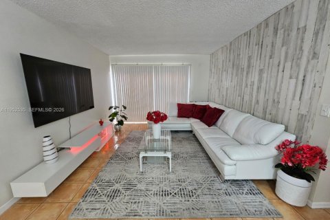 Condominio en alquiler en Miami, Florida, 3 dormitorios, 101.26 m2 № 2008890 - foto 4