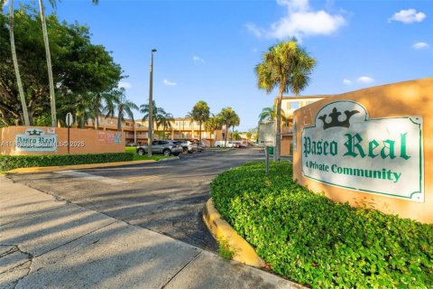 Condominio en Miami, Florida, 3 dormitorios  № 2008890