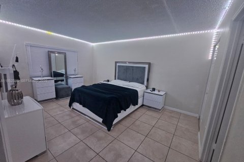 Condominio en alquiler en Miami, Florida, 3 dormitorios, 101.26 m2 № 2008890 - foto 6