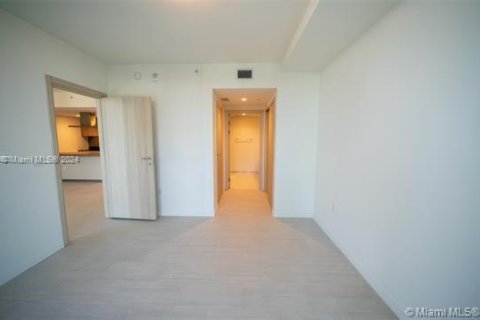 Condominio en venta en Miami, Florida, 1 dormitorio, 94.95 m2 № 1980048 - foto 13