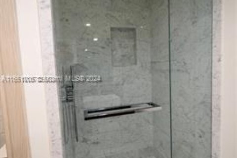 Condominio en venta en Miami, Florida, 1 dormitorio, 94.95 m2 № 1980048 - foto 16