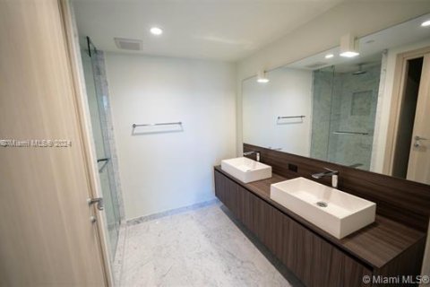 Condominio en venta en Miami, Florida, 1 dormitorio, 94.95 m2 № 1980048 - foto 14