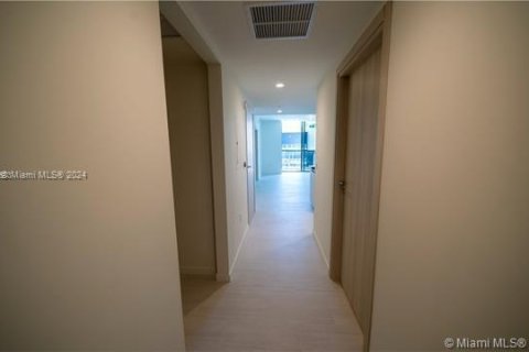 Condominio en venta en Miami, Florida, 1 dormitorio, 94.95 m2 № 1980048 - foto 1