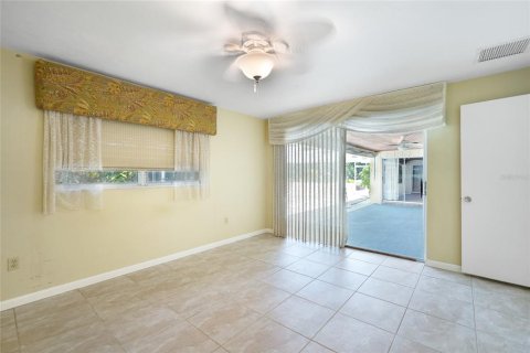 Casa en venta en Port Charlotte, Florida, 4 dormitorios, 215.16 m2 № 1342271 - foto 22