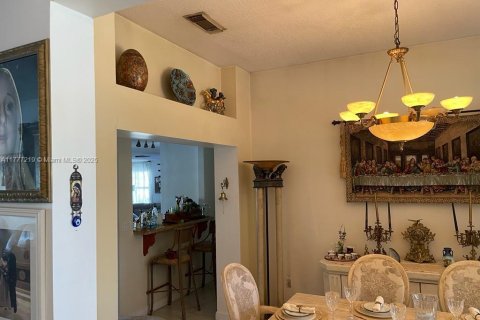 Villa ou maison à vendre à Miami, Floride: 4 chambres, 246.84 m2 № 1981626 - photo 9