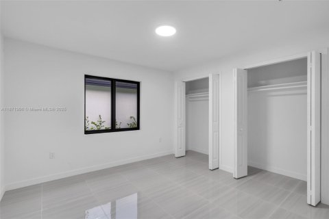 House in Miami Gardens, Florida 4 bedrooms, 174.56 sq.m. № 1896132 - photo 25