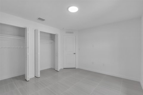House in Miami Gardens, Florida 4 bedrooms, 174.56 sq.m. № 1896132 - photo 17