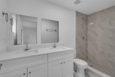 House in Miami Gardens, Florida 4 bedrooms, 174.56 sq.m. № 1896132 - photo 22