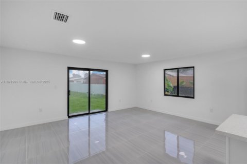 House in Miami Gardens, Florida 4 bedrooms, 174.56 sq.m. № 1896132 - photo 16