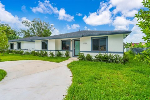 House in Miami Gardens, Florida 4 bedrooms, 174.56 sq.m. № 1896132 - photo 2