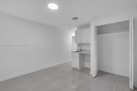 House in Miami Gardens, Florida 4 bedrooms, 174.56 sq.m. № 1896132 - photo 29