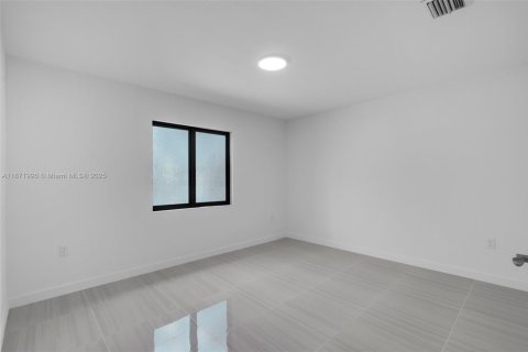 House in Miami Gardens, Florida 4 bedrooms, 174.56 sq.m. № 1896132 - photo 19
