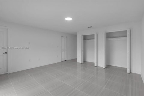 House in Miami Gardens, Florida 4 bedrooms, 174.56 sq.m. № 1896132 - photo 21