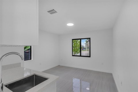 House in Miami Gardens, Florida 4 bedrooms, 174.56 sq.m. № 1896132 - photo 18