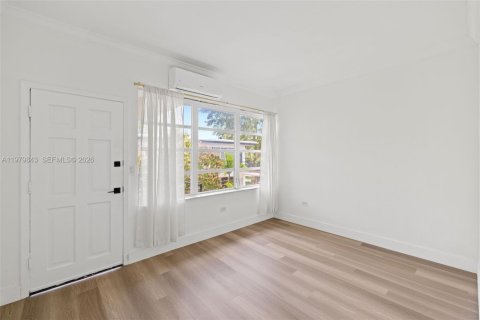 Снять в аренду кондоминиум в Майами-Бич, Флорида 2 спальни, 69.68м2, № 2048708 - фото 2