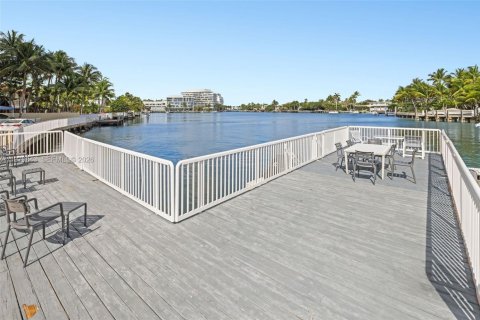 Снять в аренду кондоминиум в Майами-Бич, Флорида 2 спальни, 69.68м2, № 2048708 - фото 26