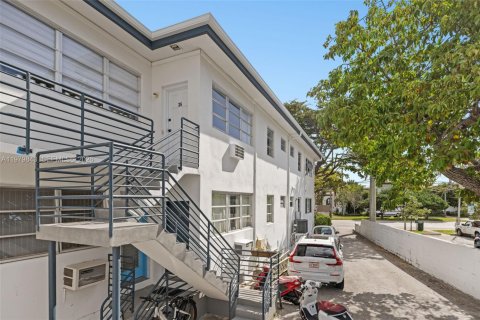 Снять в аренду кондоминиум в Майами-Бич, Флорида 2 спальни, 69.68м2, № 2048708 - фото 30