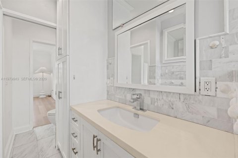 Снять в аренду кондоминиум в Майами-Бич, Флорида 2 спальни, 69.68м2, № 2048708 - фото 17