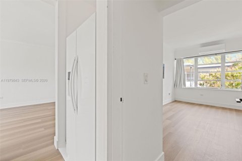 Снять в аренду кондоминиум в Майами-Бич, Флорида 2 спальни, 69.68м2, № 2048708 - фото 18