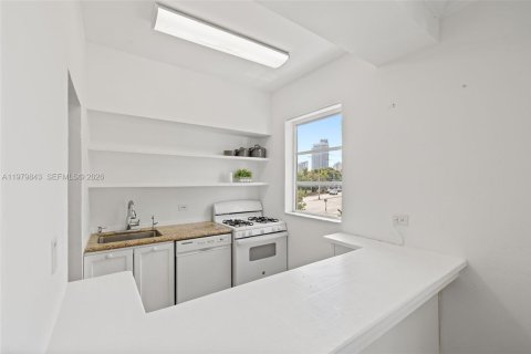 Снять в аренду кондоминиум в Майами-Бич, Флорида 2 спальни, 69.68м2, № 2048708 - фото 6