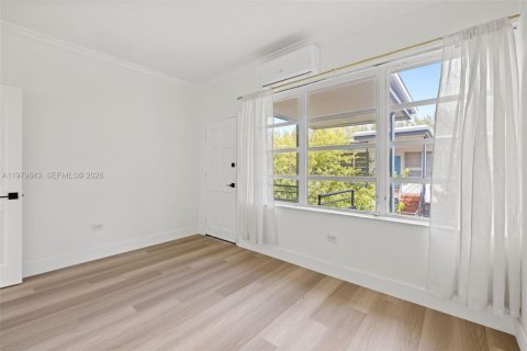 Снять в аренду кондоминиум в Майами-Бич, Флорида 2 спальни, 69.68м2, № 2048708 - фото 3