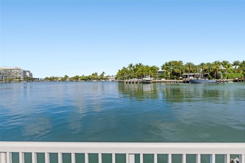 Снять в аренду кондоминиум в Майами-Бич, Флорида 2 спальни, 69.68м2, № 2048708 - фото 28