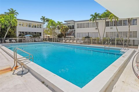 Снять в аренду кондоминиум в Майами-Бич, Флорида 2 спальни, 69.68м2, № 2048708 - фото 25