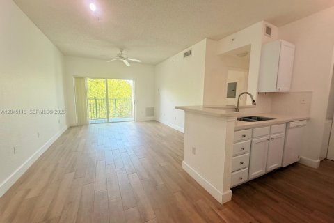 Condo in South Miami, Florida, 1 bedroom  № 2192578 - photo 2