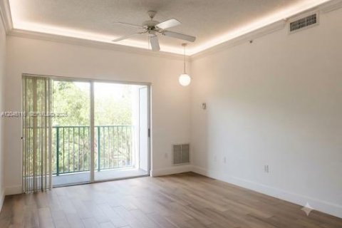 Condo in South Miami, Florida, 1 bedroom  № 2192578 - photo 3
