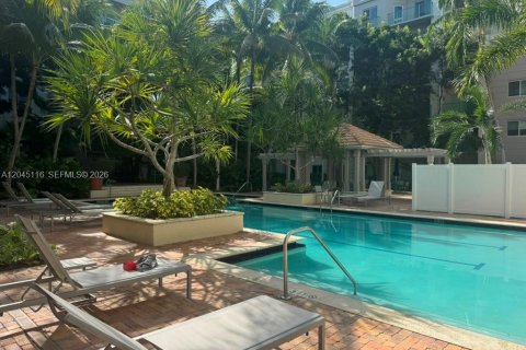 Condo in South Miami, Florida, 1 bedroom  № 2192578 - photo 15