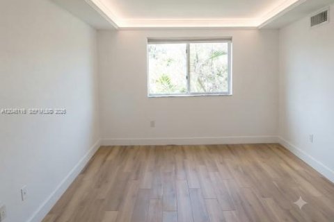 Condo in South Miami, Florida, 1 bedroom  № 2192578 - photo 10