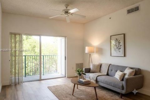 Condo in South Miami, Florida, 1 bedroom  № 2192578 - photo 4