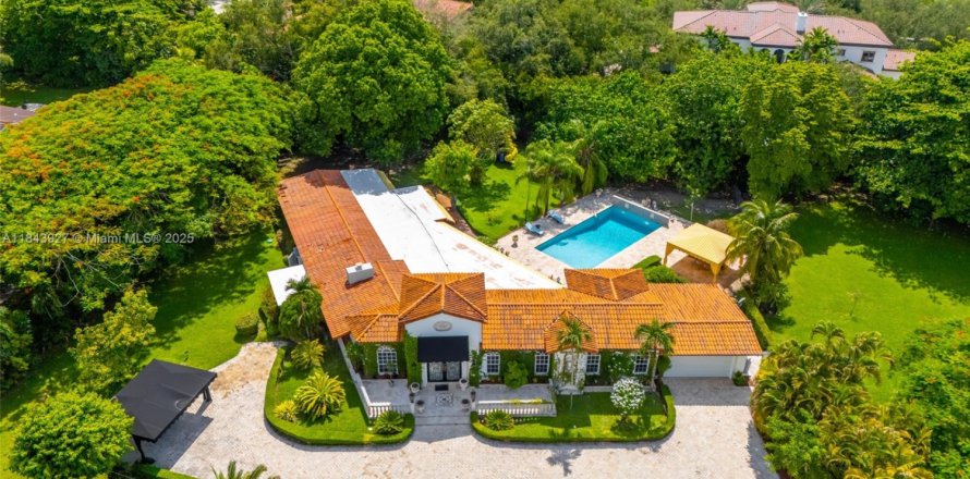 Villa ou maison à Pinecrest, Floride 4 chambres, 416.2 m2 № 1848821