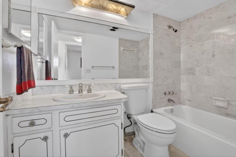 Condo in Pembroke Pines, Florida, 2 bedrooms № 2146482 - photo 8