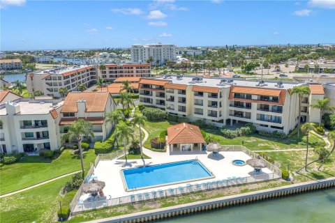 Condo in Tierra Verde, Florida, 2 bedrooms  № 2349536 - photo 6