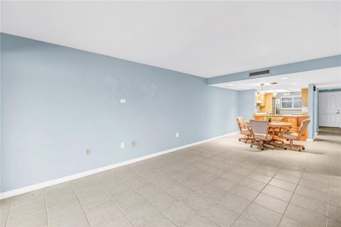 Condo in Tierra Verde, Florida, 2 bedrooms  № 2349536 - photo 19
