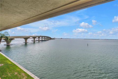 Condo in Tierra Verde, Florida, 2 bedrooms  № 2349536 - photo 4