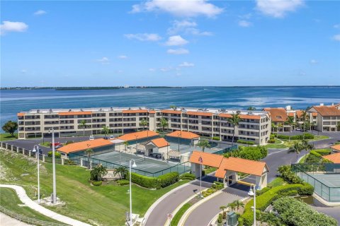 Condo in Tierra Verde, Florida, 2 bedrooms  № 2349536 - photo 3