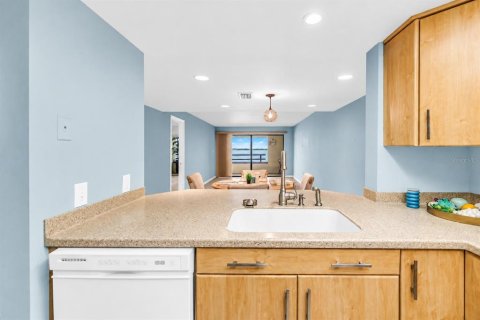 Condo in Tierra Verde, Florida, 2 bedrooms  № 2349536 - photo 10