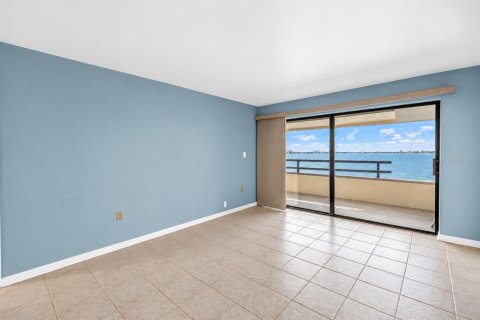 Condo in Tierra Verde, Florida, 2 bedrooms  № 2349536 - photo 24