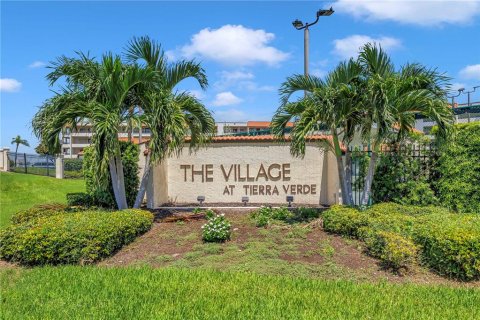 Condo in Tierra Verde, Florida, 2 bedrooms  № 2349536 - photo 7