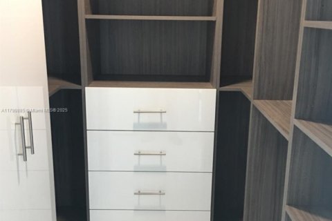 Condo in Miami, Florida, 2 bedrooms  № 1865678 - photo 6