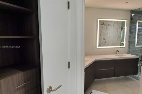 Condo in Miami, Florida, 2 bedrooms  № 1865678 - photo 5