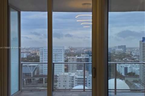 Condo in Miami, Florida, 2 bedrooms  № 1865678 - photo 4
