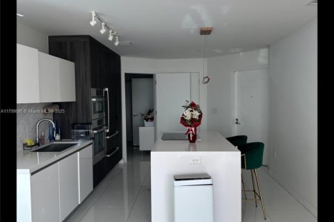 Condo in Miami, Florida, 2 bedrooms  № 1865678 - photo 3