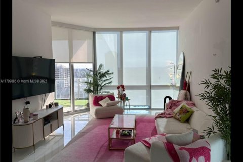 Condo in Miami, Florida, 2 bedrooms  № 1865678 - photo 2