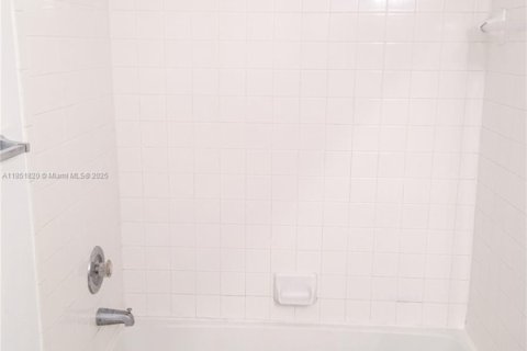 Condo in Margate, Florida, 1 bedroom  № 1871427 - photo 9