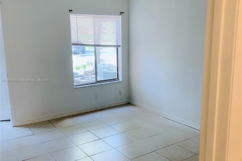 Condo in Margate, Florida, 1 bedroom  № 1871427 - photo 5