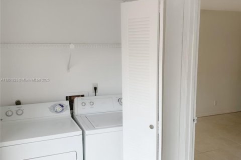 Condo in Margate, Florida, 1 bedroom  № 1871427 - photo 13
