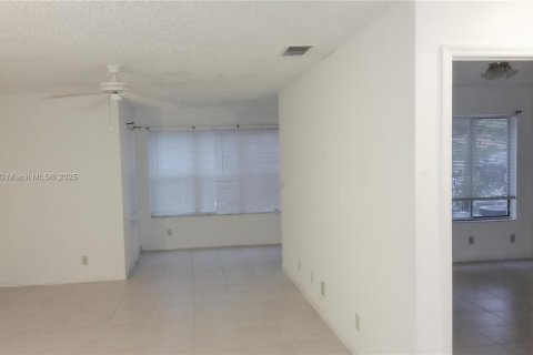 Condo in Margate, Florida, 1 bedroom  № 1871427 - photo 11